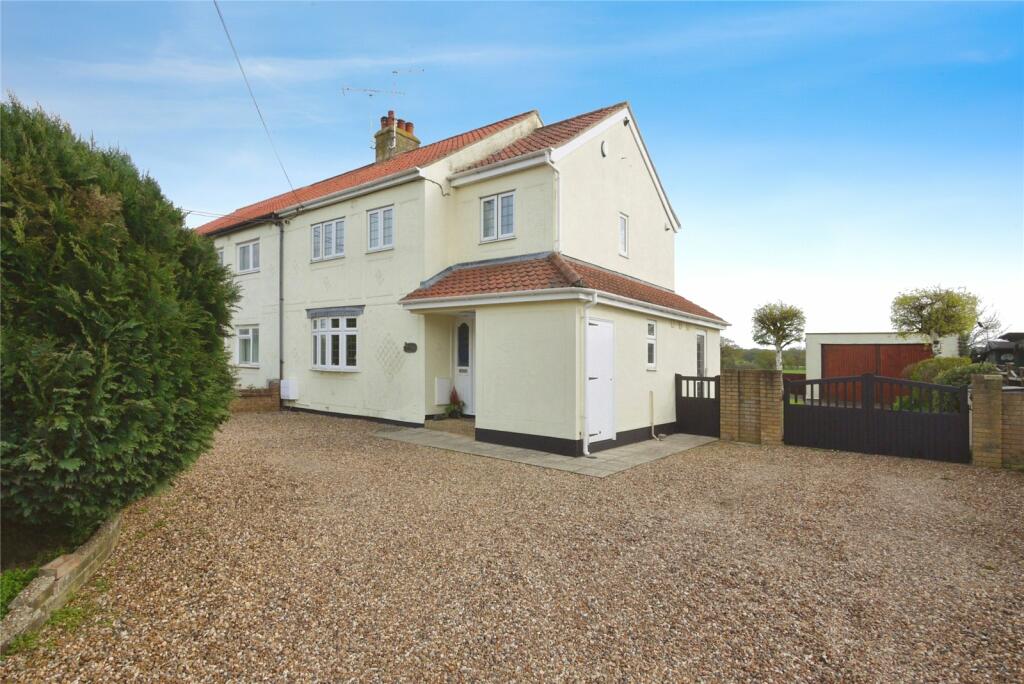 4 bedroom semidetached house for sale in Chelmsford Road, Blackmore