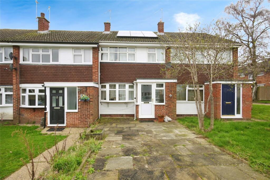 3 bedroom terraced house for sale in Magnolia Way, Pilgrims Hatch, Brentwood, Essex, CM15
