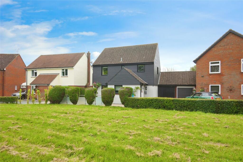 4 bedroom detached house for sale in Kelvedon Green, Kelvedon Hatch, Brentwood, Essex, CM15