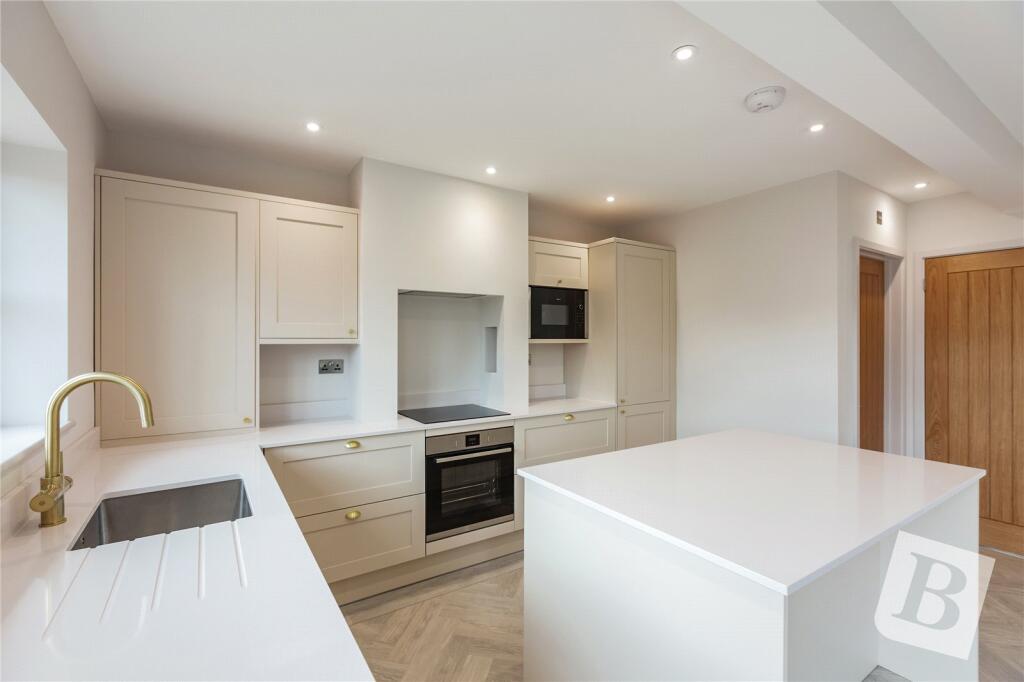 Additional property image - St. Mary's Avenue, Shenfield, Brentwood, Essex, CM15