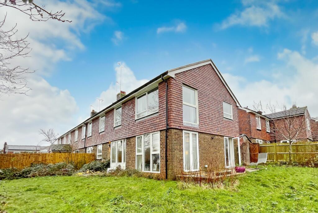 4 bedroom semidetached house for sale in Wilmington Close, Hassocks
