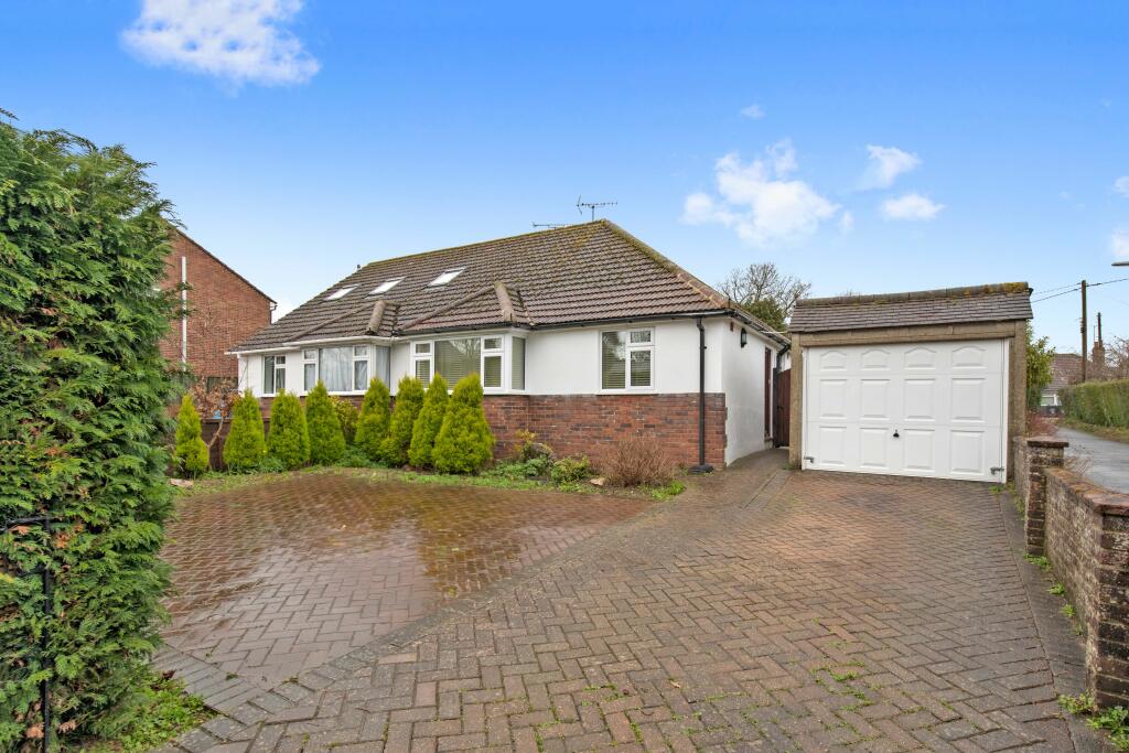 2 bedroom bungalow for sale in Cants Lane, Burgess Hill, West Sussex
