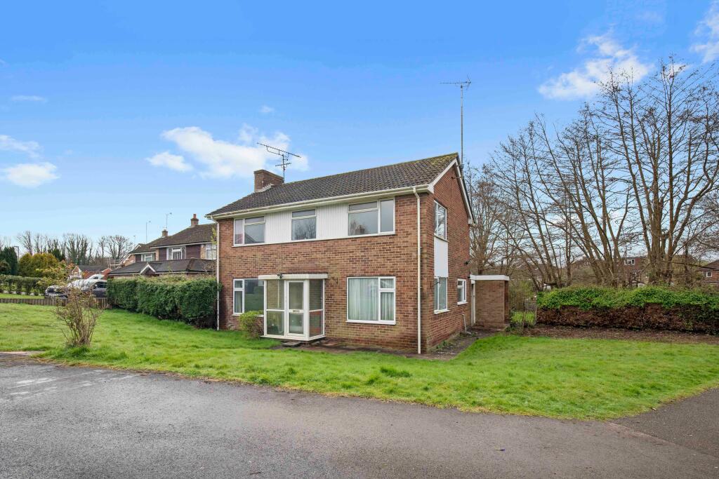 4 bedroom detached house for sale in Shepherds Walk, Hassocks, West