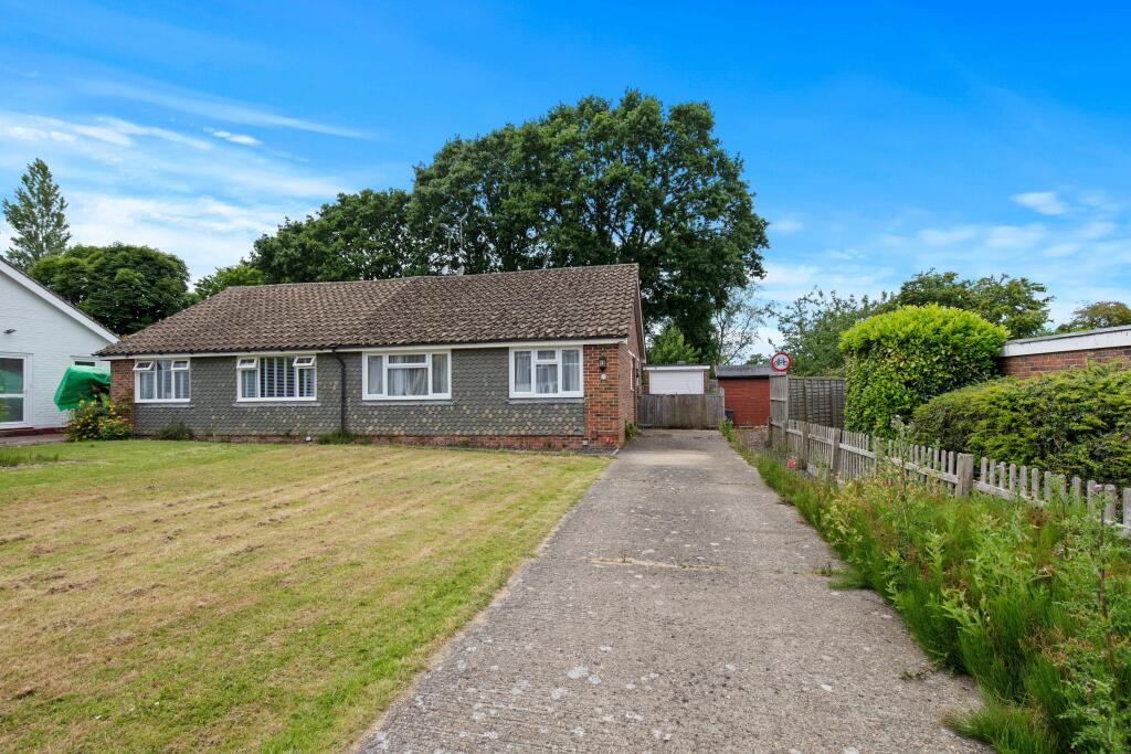 2 bedroom semidetached bungalow for sale in Fir Tree Way, Keymer