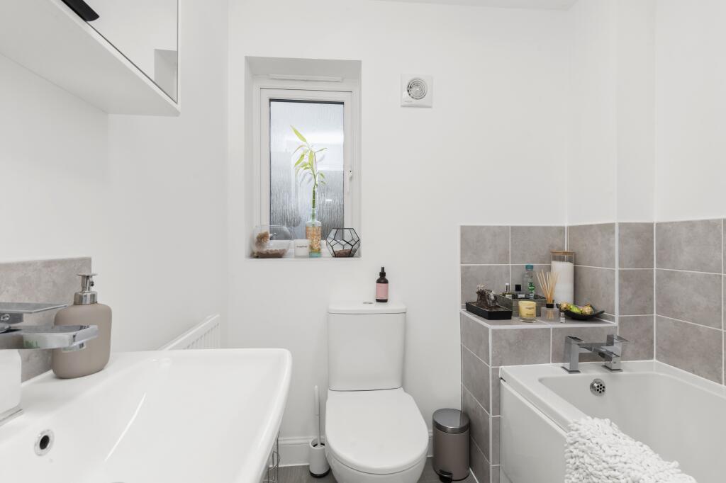 Additional property image - Hamfield Drive, Hassocks, West Sussex, BN6 9ZW
