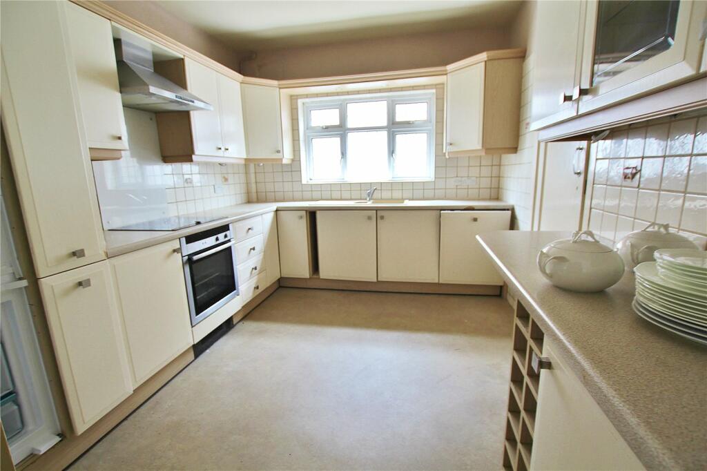 Additional property image - Cyncoed Place, Cyncoed, Cardiff, CF23