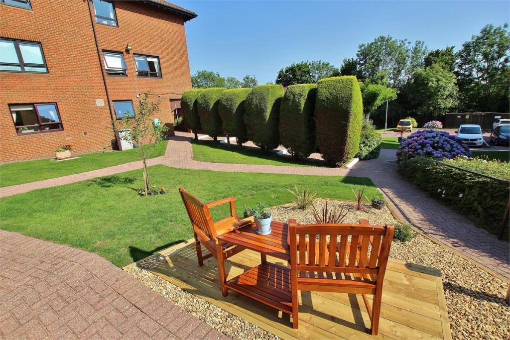 2 bedroom retirement property for sale in Dyfed House, Glenside Court