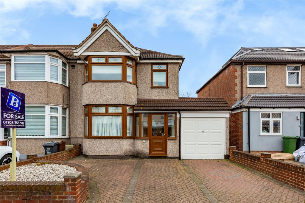 3 bedroom end of terrace house for sale in Dagenham Road, Rush Green, RM7