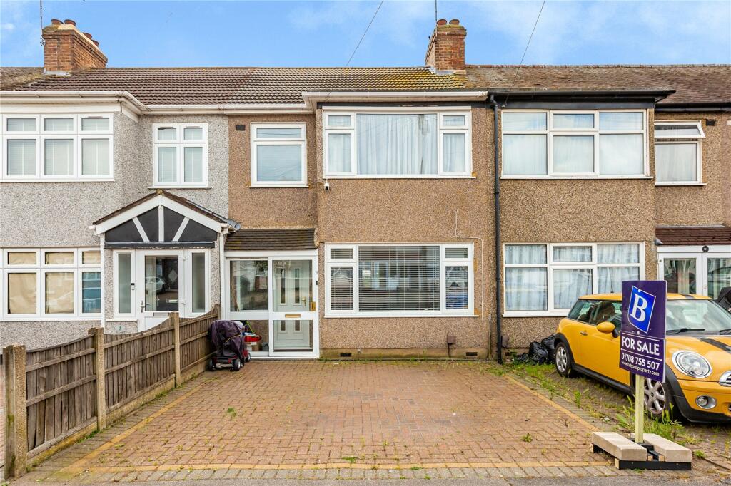 3 bedroom terraced house for sale in Hulse Avenue, Romford, RM7