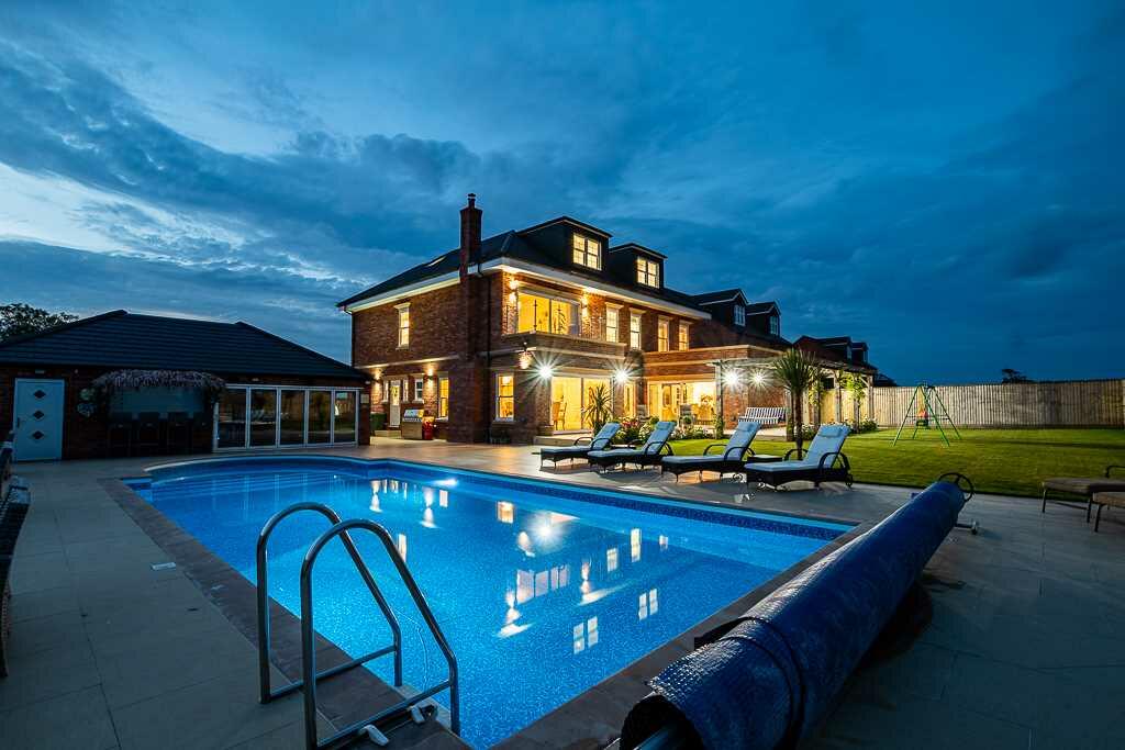 6 bedroom detached house for sale in The Laurels, Church Lane