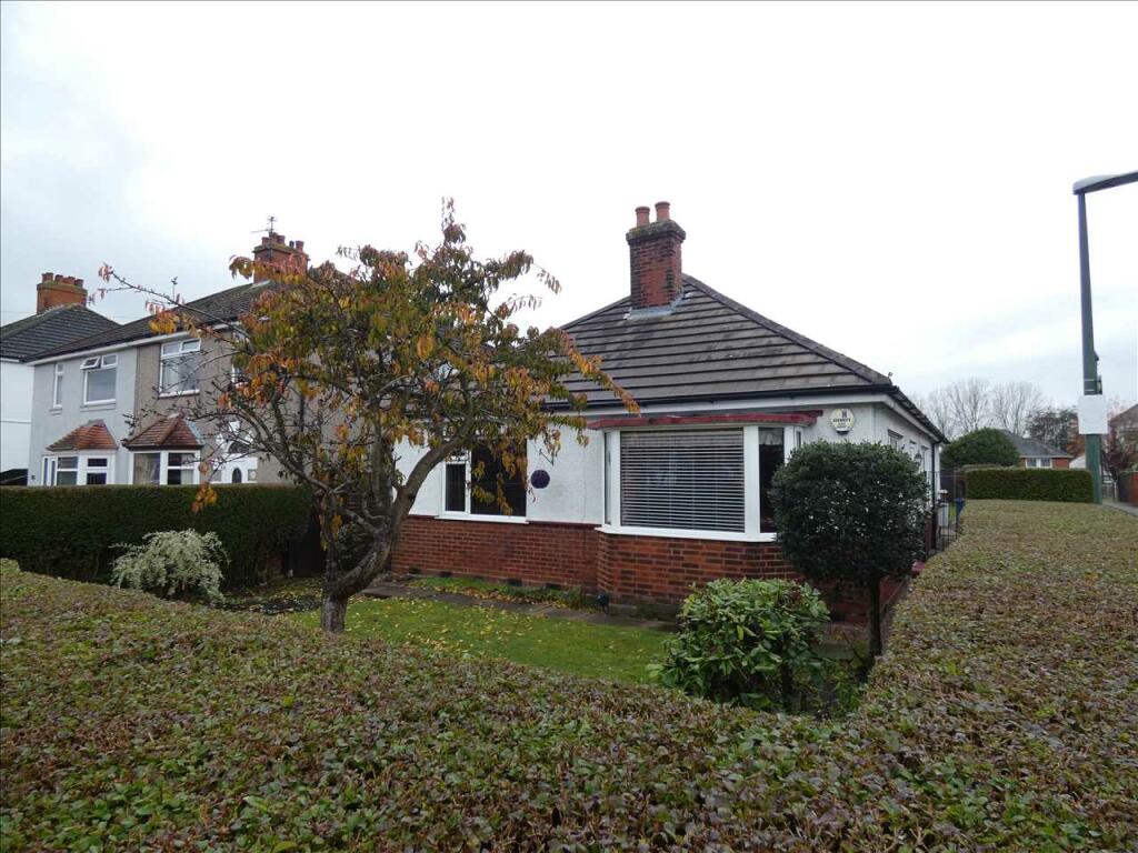 3 bedroom detached bungalow for sale in Weelsby Avenue, Grimsby, DN32