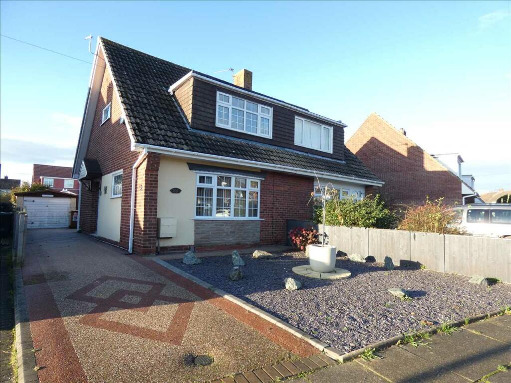 3 bedroom semidetached bungalow for sale in Ashby Road, Cleethorpes, DN35