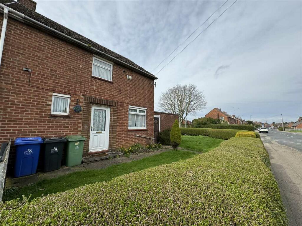 2 bedroom end of terrace house for sale in Stainton Drive, Grimsby