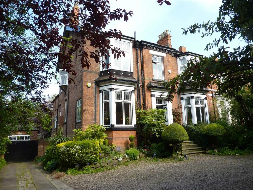 5 bedroom semidetached house for sale in Bargate, Grimsby, DN34