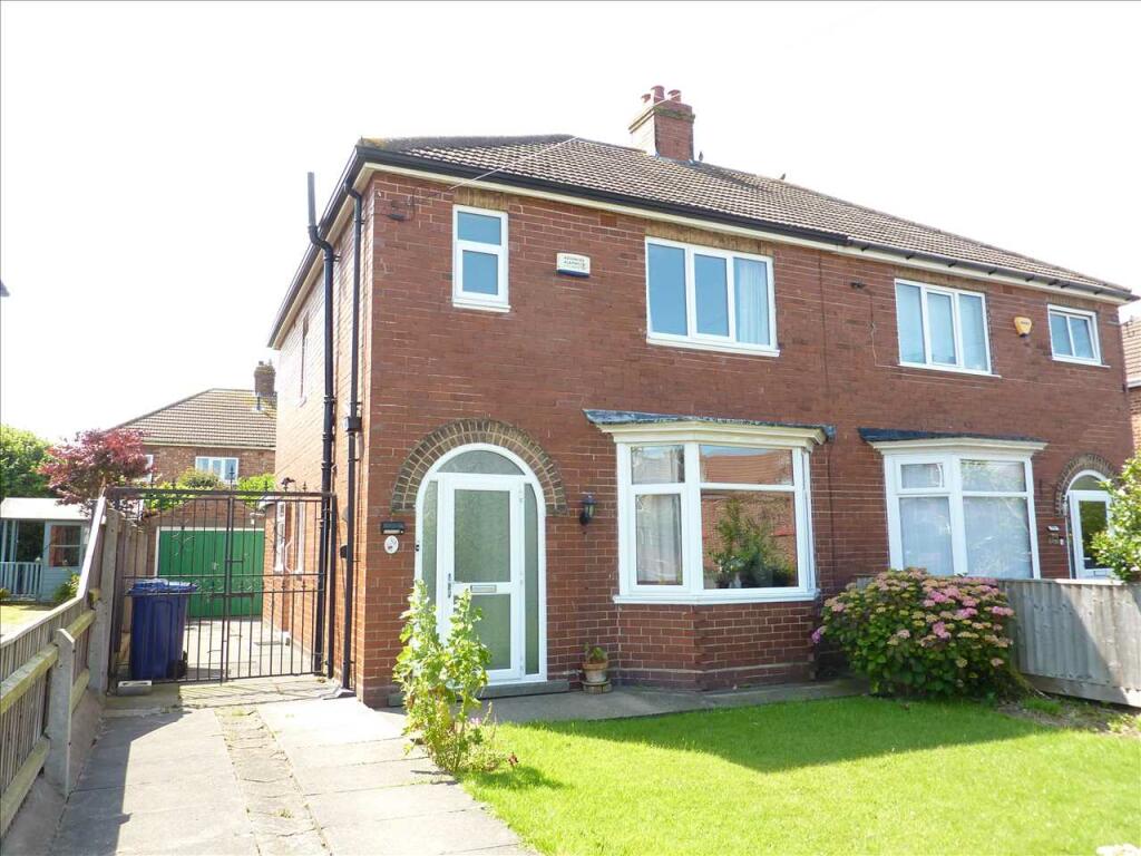 3 bedroom semidetached house for sale in Weelsby Avenue, Grimsby, DN32