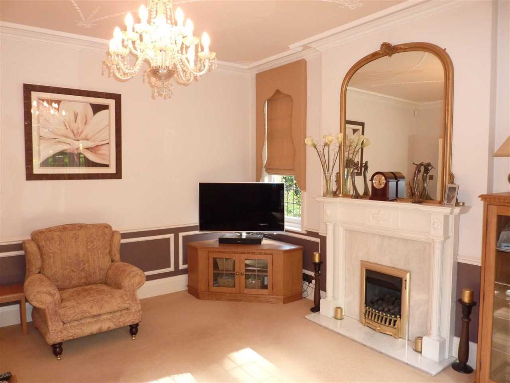 4 bedroom detached house for sale in Park Drive, Grimsby, DN32