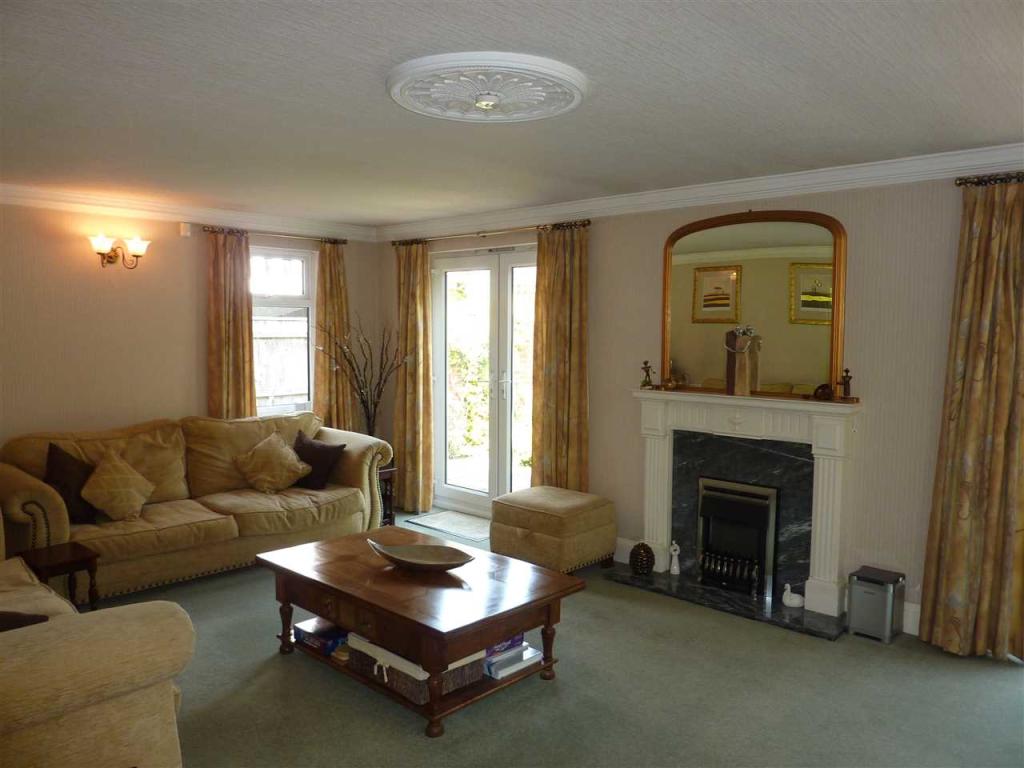 4 bedroom detached house for sale in Park Drive, Grimsby, DN32