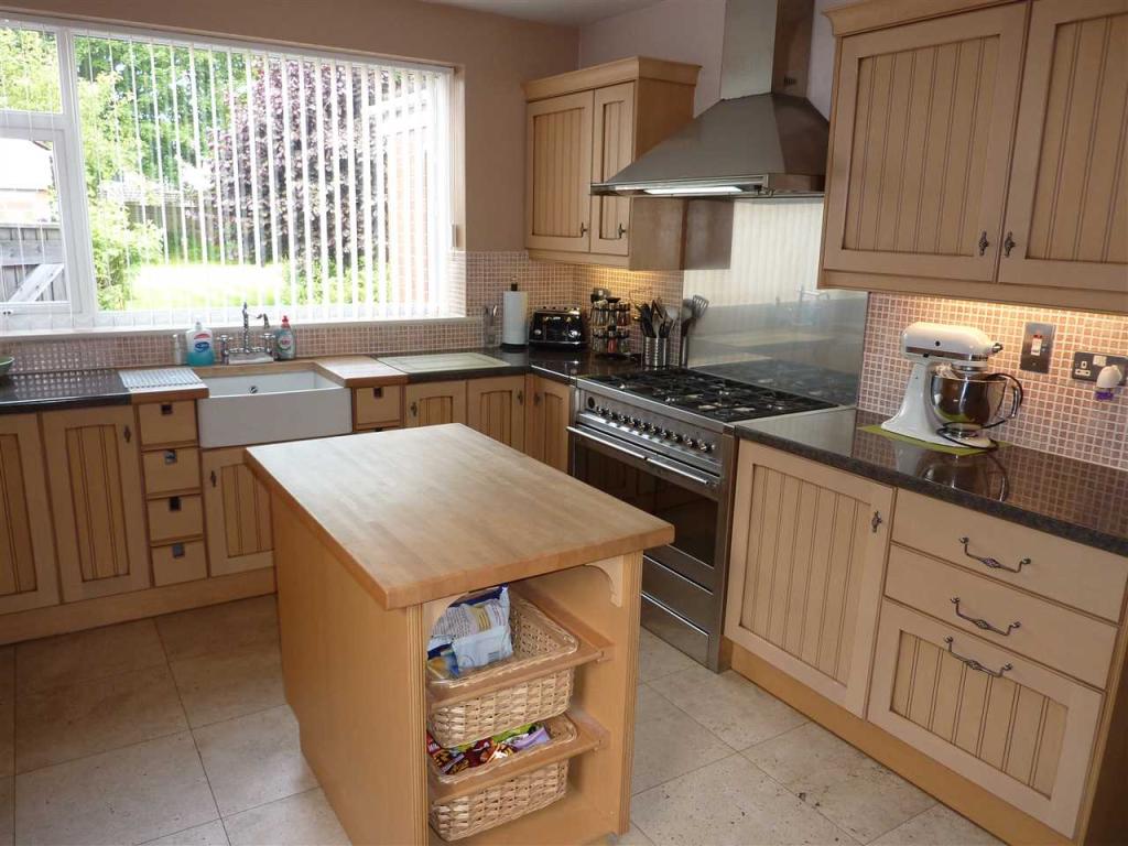 4 bedroom detached house for sale in Park Drive, Grimsby, DN32