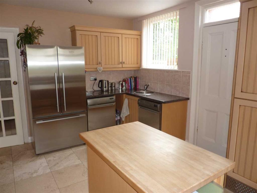 4 bedroom detached house for sale in Park Drive, Grimsby, DN32