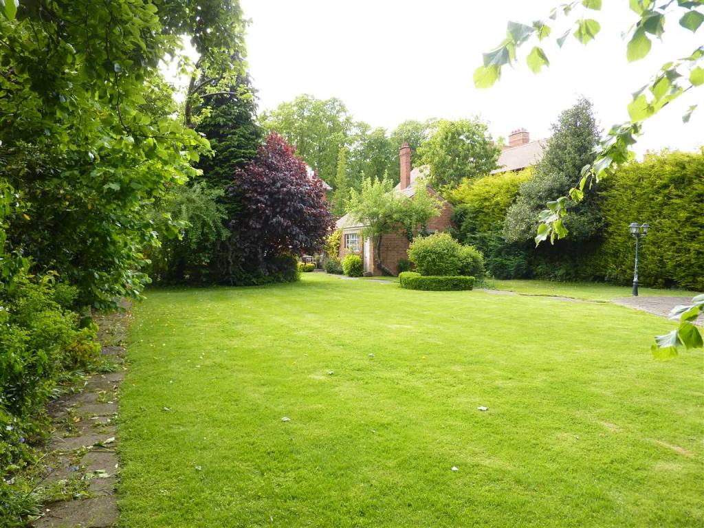 4 bedroom detached house for sale in Park Drive, Grimsby, DN32