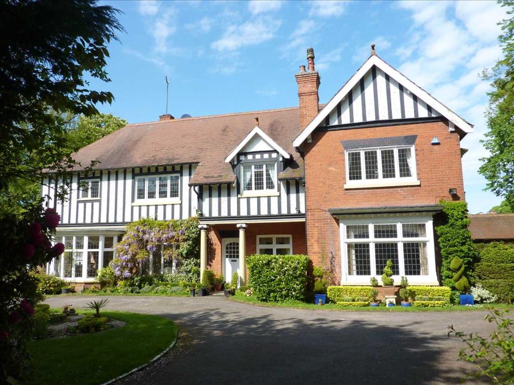 5 bedroom detached house for sale in Stallingborough Road, Healing