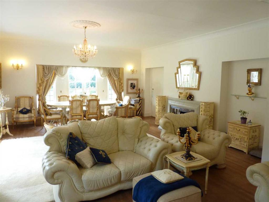 5 bedroom detached house for sale in Stallingborough Road, Healing