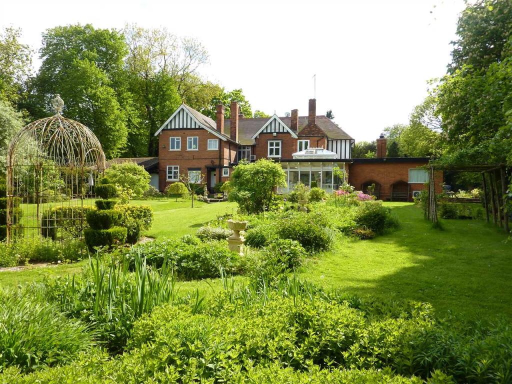 5 bedroom detached house for sale in Stallingborough Road, Healing