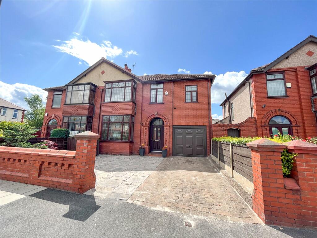 4 bedroom semidetached house for sale in Droylsden Road, Audenshaw