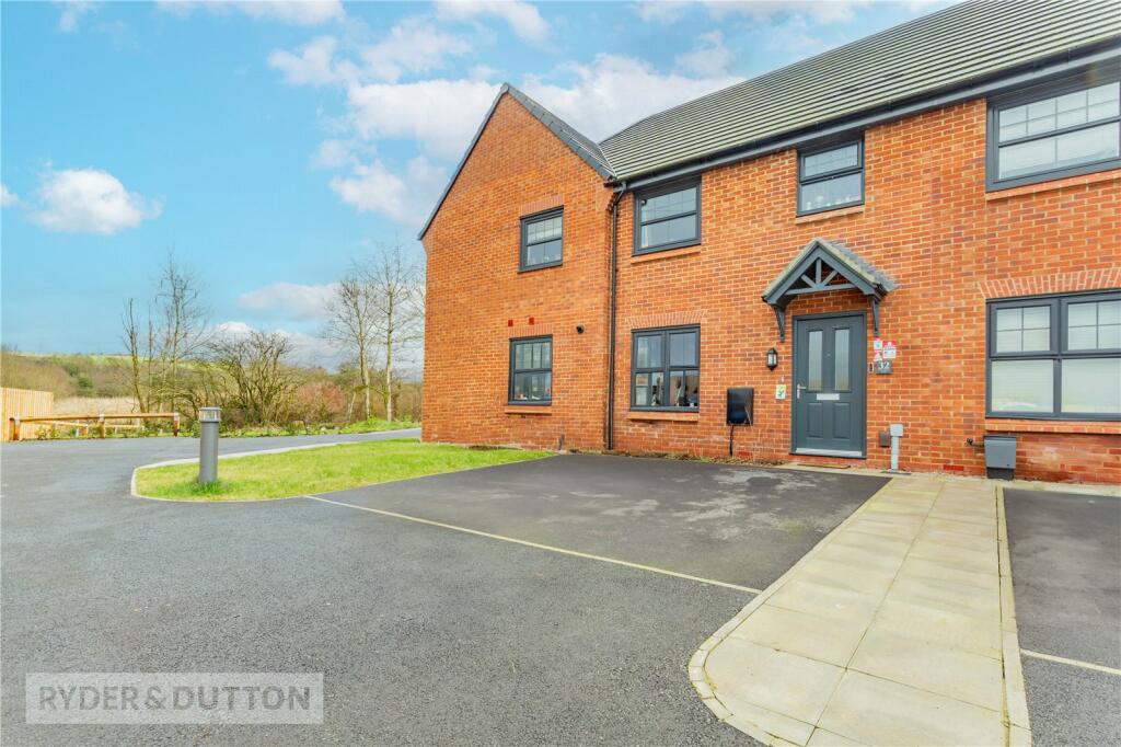 3 bedroom terraced house for sale in Broadoak Lane, AshtonunderLyne