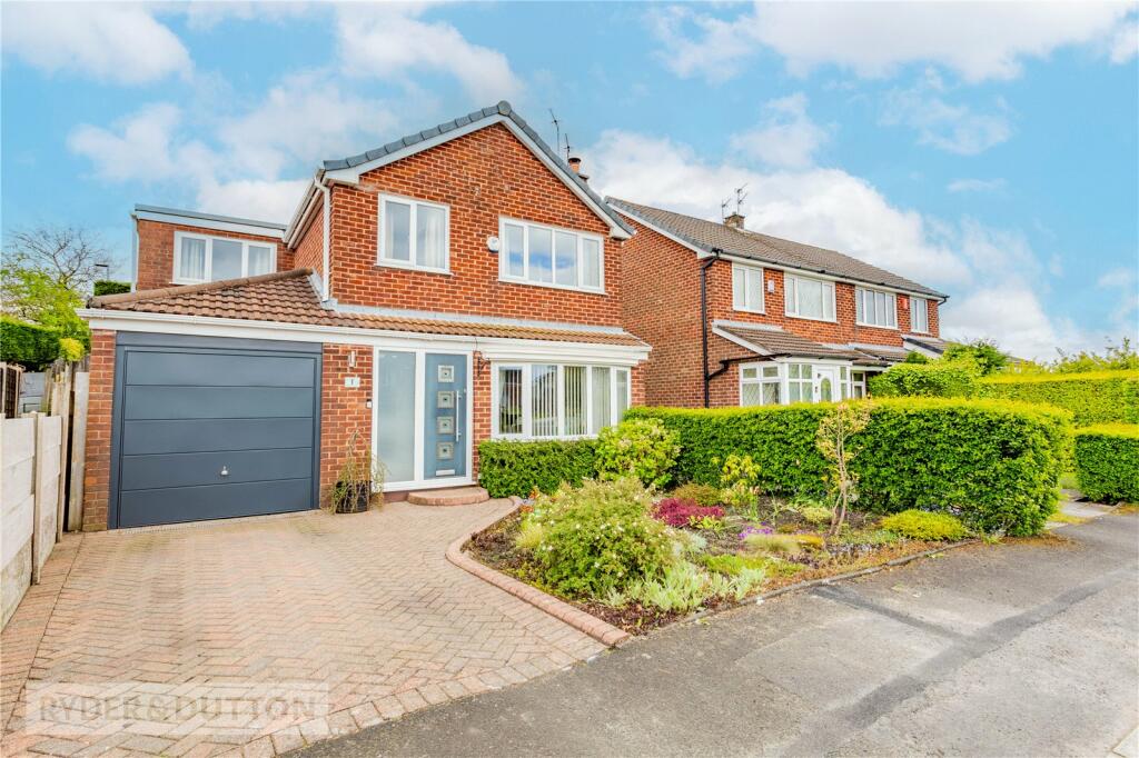 4 bedroom detached house for sale in Rufford Close, AshtonunderLyne, OL6