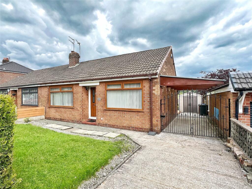 2 bedroom semidetached bungalow for sale in Old Road, Ashtonunder