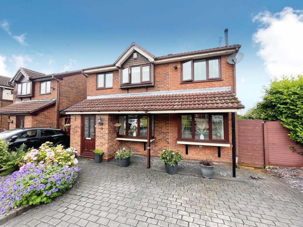 4 bedroom link detached house for sale in The Mere, AshtonunderLyne