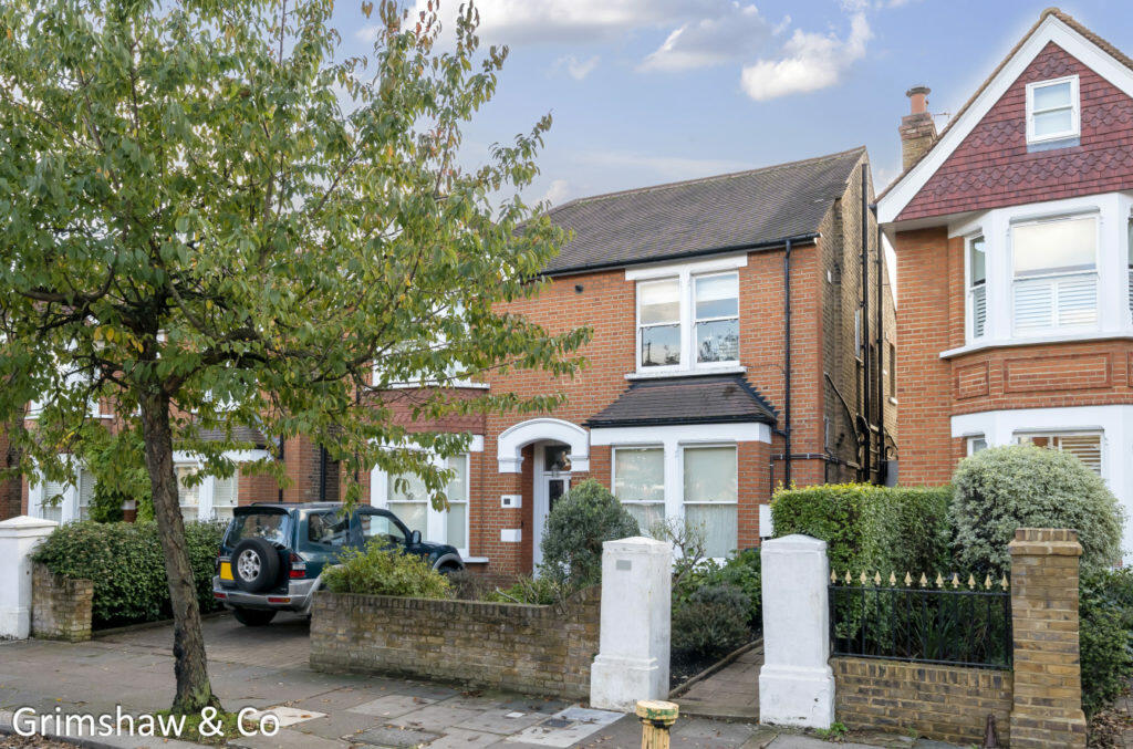 2 bedroom flat for sale in Culmington Road, Ealing, W13