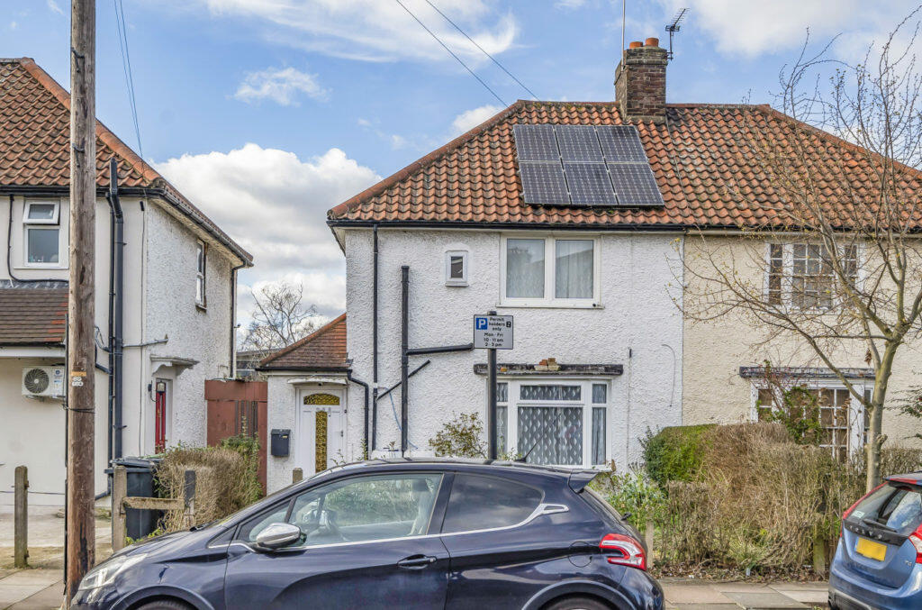 3 bedroom semidetached house for sale in Saxon Drive, West Acton, W3