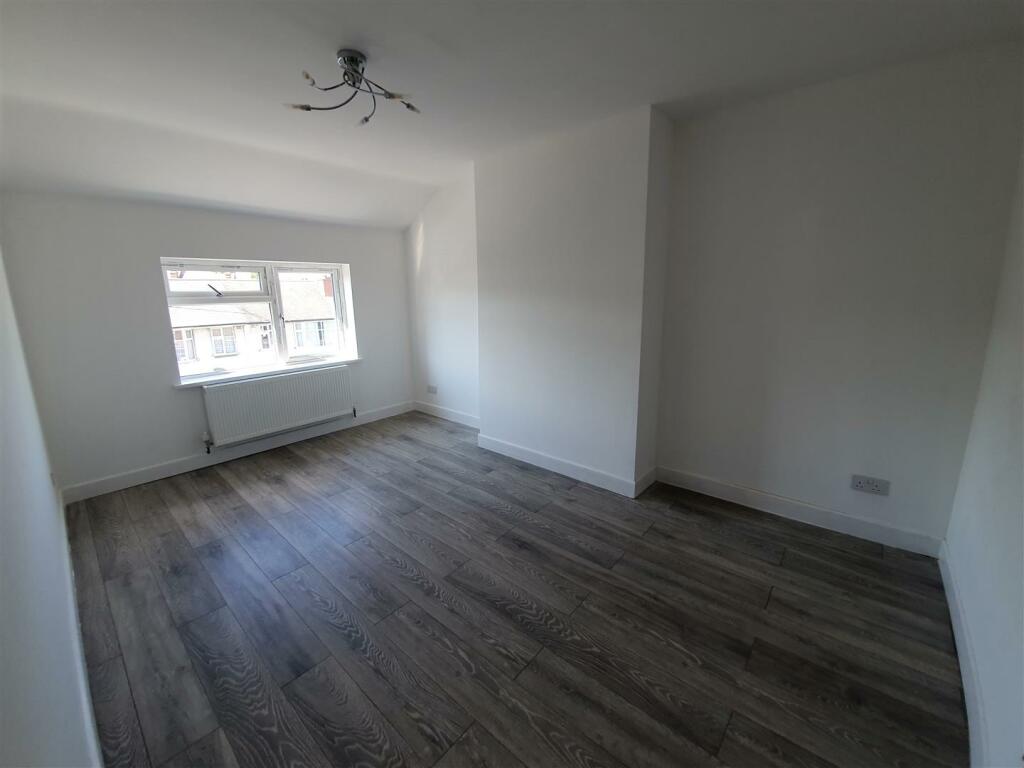 2 bedroom flat for rent in Albany Road, Earlsdon, Coventry, CV5