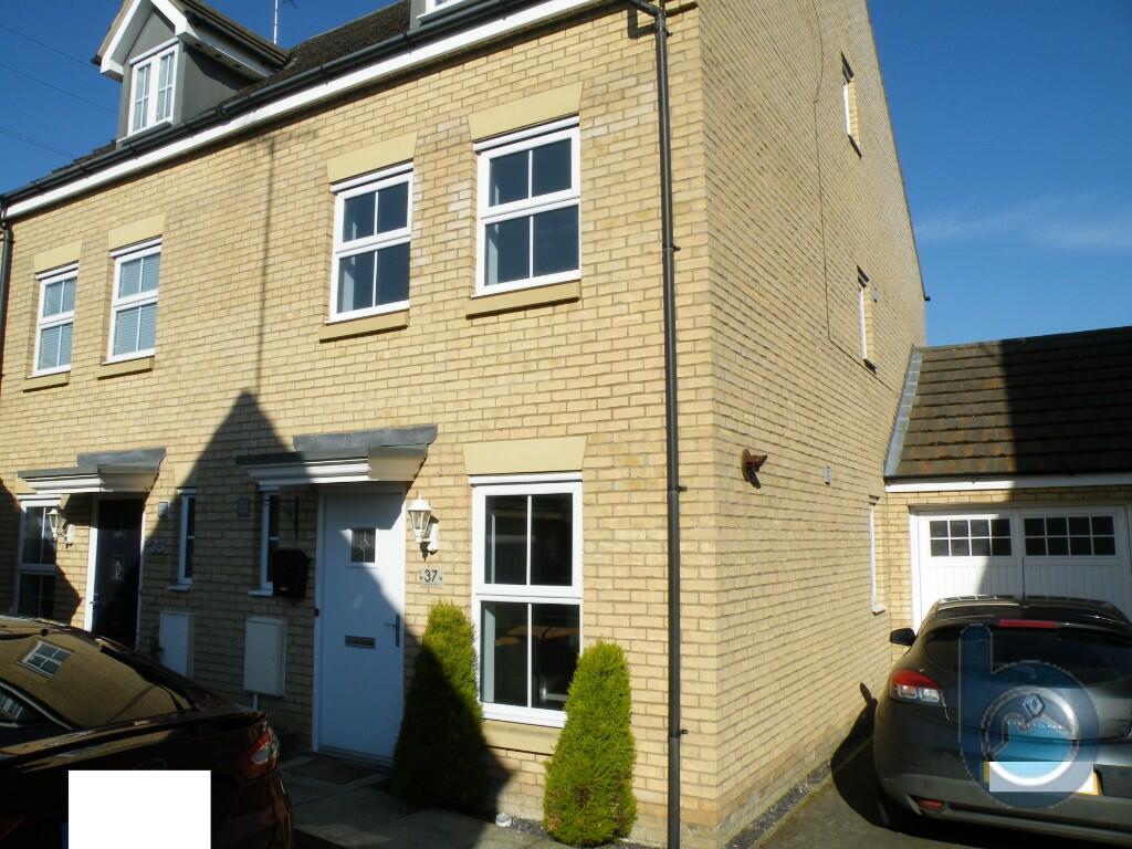 3 bedroom semidetached house for rent in Baldwin Drive, Peterborough