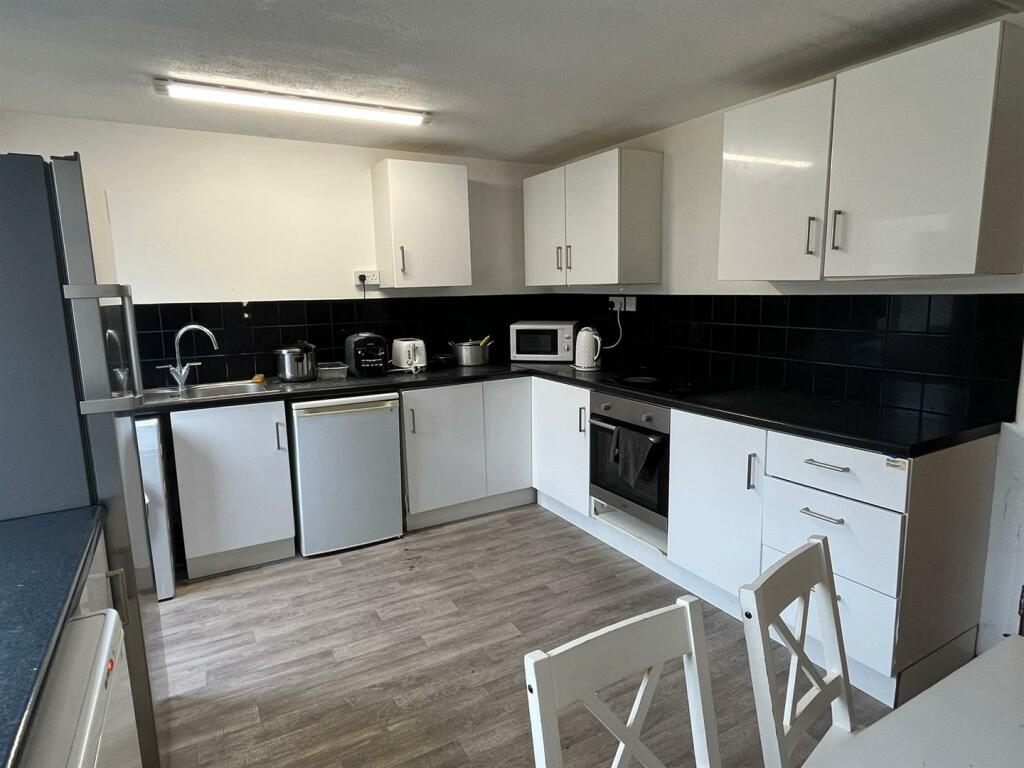 Additional property image - Briars Close, Hatfield
