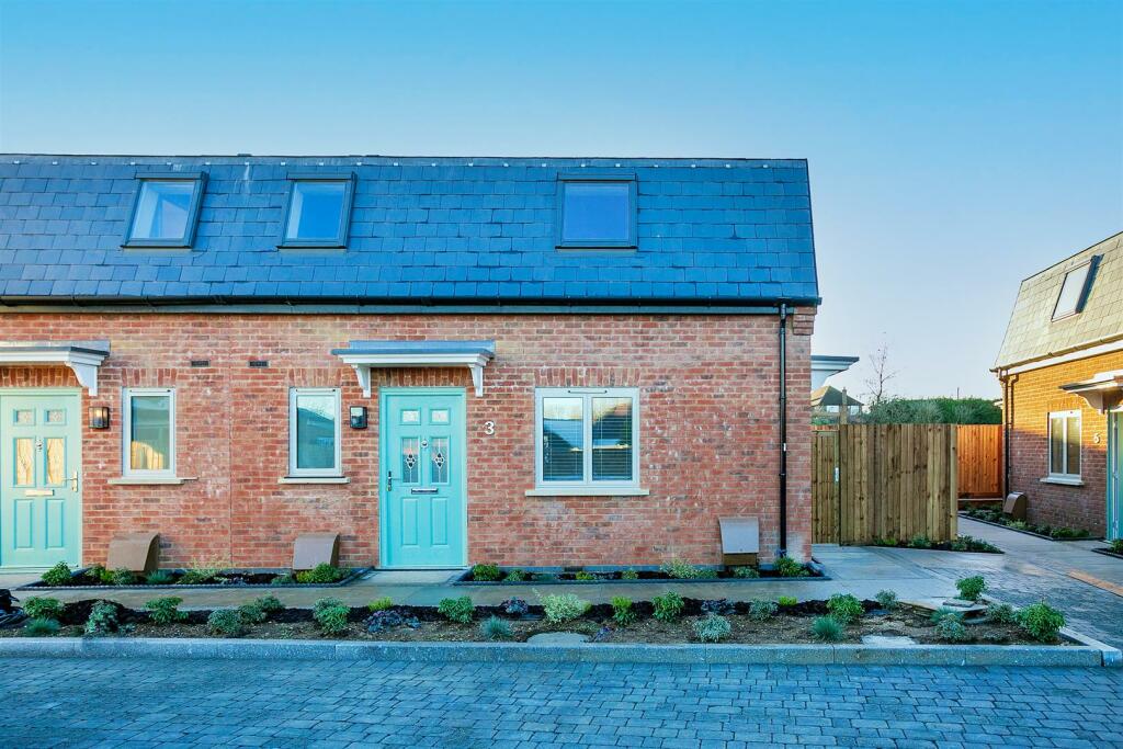Additional property image - New Road, Welwyn Garden City