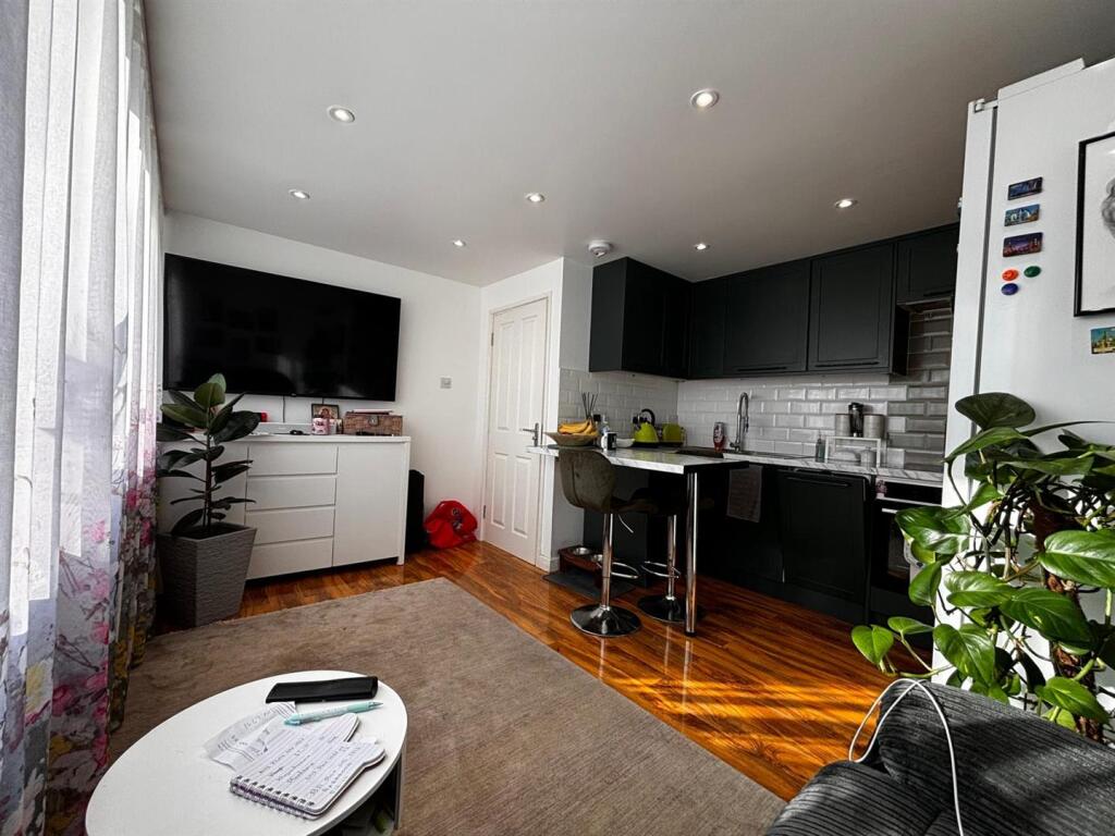 Additional property image - Travellers Lane, Hatfield