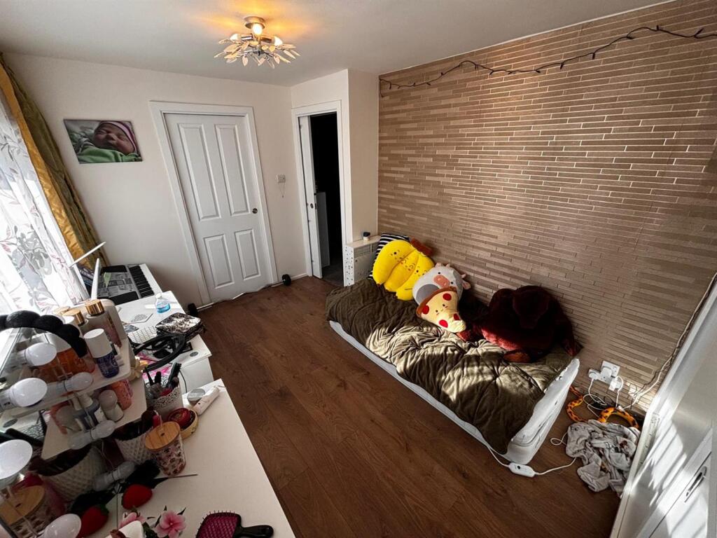 Additional property image - Travellers Lane, Hatfield