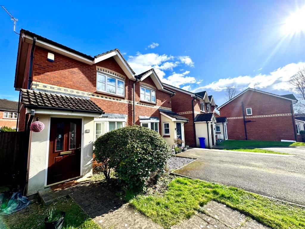 Main image of property: Starling Close, Sharston,M22 4XS