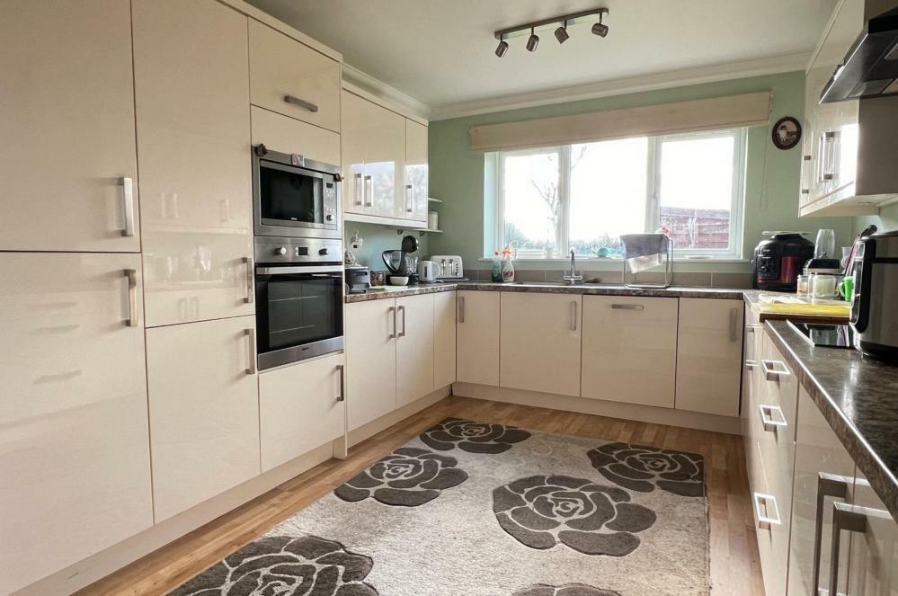 Additional property image - Oaks Drive, St Leonards, BH24 2QR