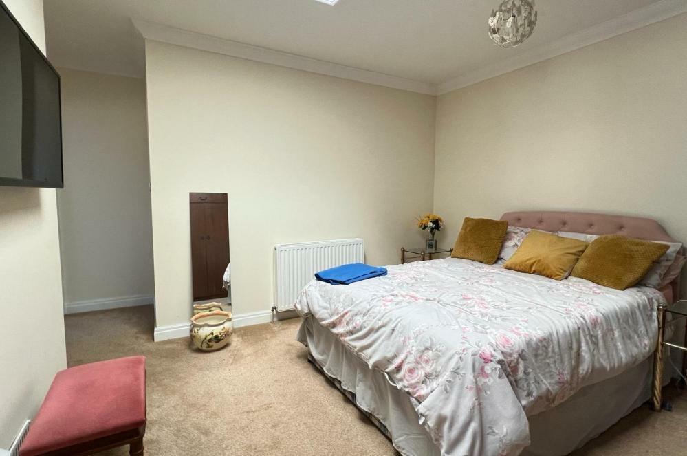 Additional property image - Oaks Drive, St Leonards, BH24 2QR