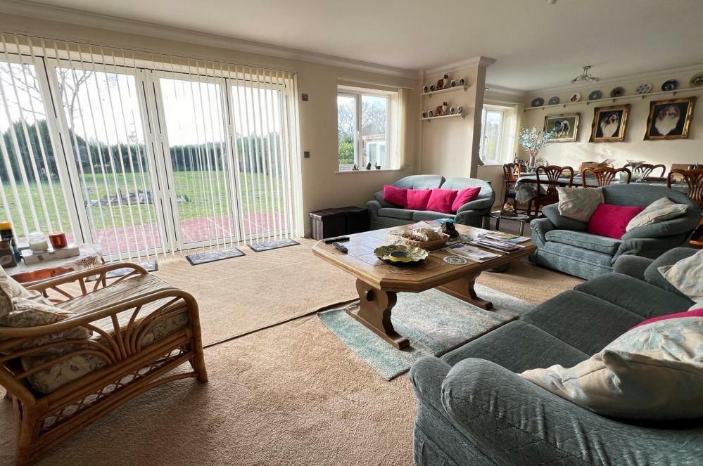 Additional property image - Oaks Drive, St Leonards, BH24 2QR