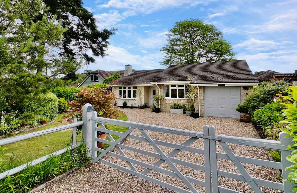 3 bedroom bungalow for sale in Woolsbridge Road, Ashley Heath, BH24 2LZ