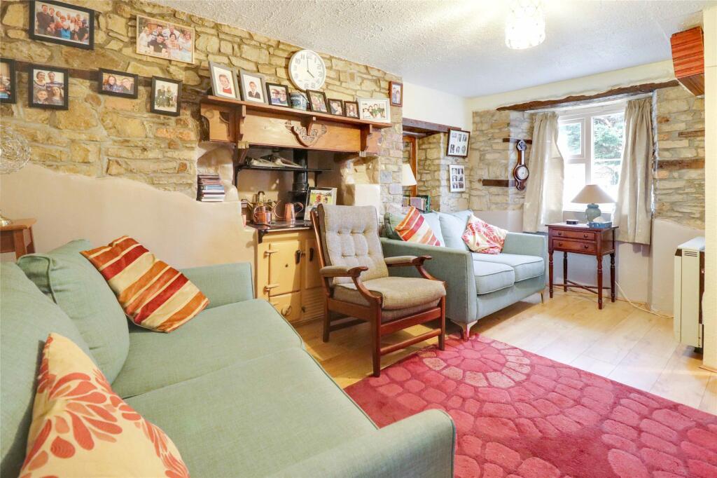 3 bedroom terraced house for sale in Rickards Row, Buckland Brewer