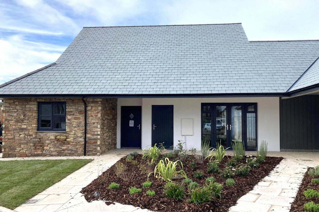 2 bedroom bungalow for sale in Kenwith Meadows, Abbotsham, Bideford