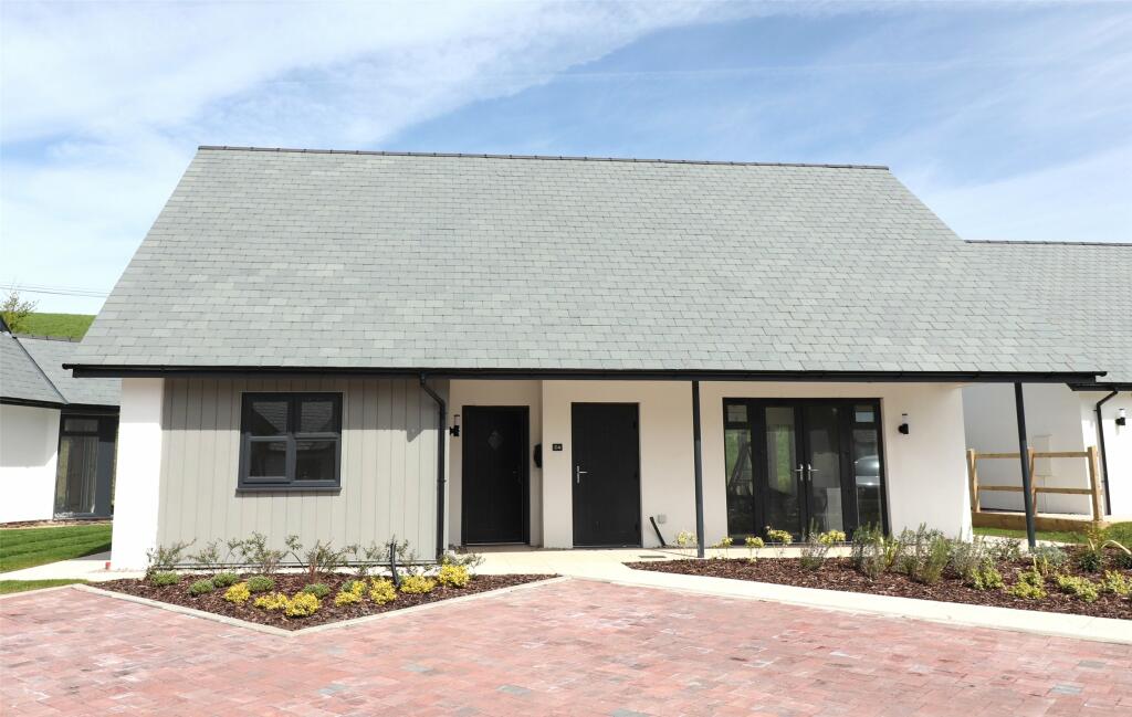 2 bedroom bungalow for sale in Kenwith Meadows, Abbotsham, Bideford
