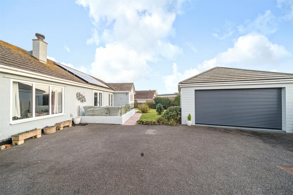 3 bedroom bungalow for sale in Ellenglaze Meadow, Cubert, Newquay, Cornwall, TR8