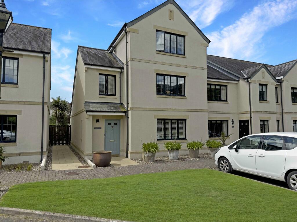 4 bedroom end of terrace house for sale in St. Marys Gardens, Westheath